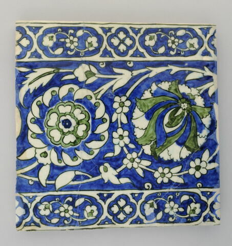 Carreau aux lotus et rosettes