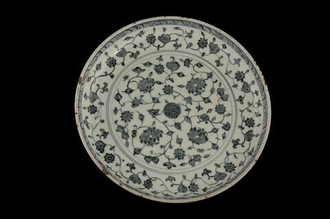 Plat à décor floral d'inspiration Ming, image 7/9