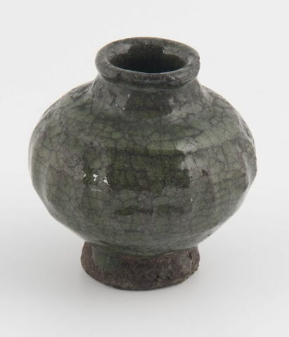 Vase sur piédouche, image 2/3