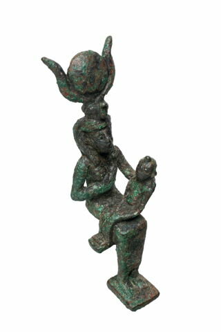 figurine d'Isis allaitant