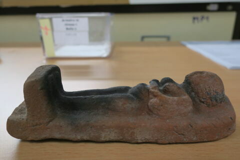 figurine féminine couchée, image 2/4