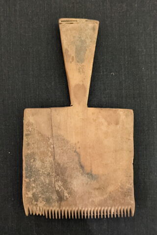 peigne à tisser ; deux fragments recollés, image 2/3