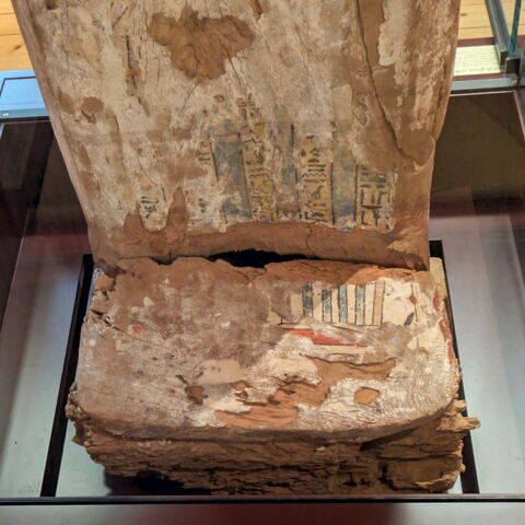 Fragment des pieds du couvercle de cercueil BF 3865