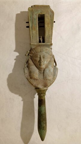 sistre ; amulette
