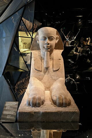 statue, image 2/7