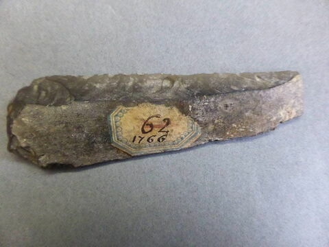 arme  ; instrument d'artisanat  ; lame