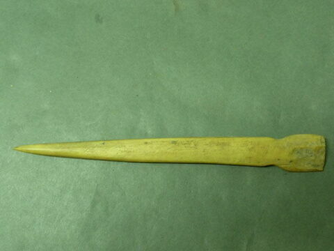 instrument d'artisanat ; poinçon