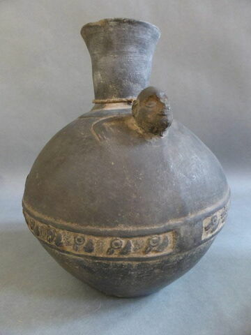 vase, image 2/3