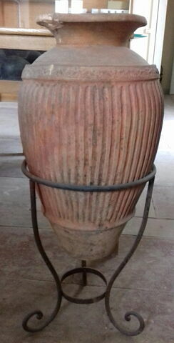 pithos, image 2/3