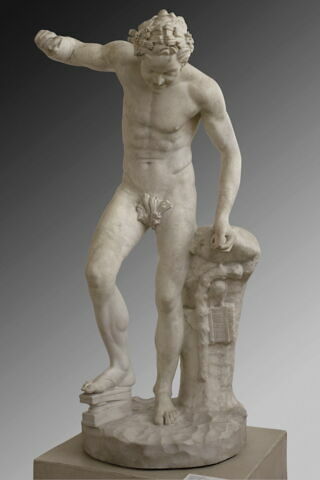 statue