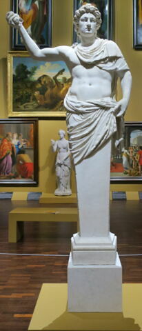 statue