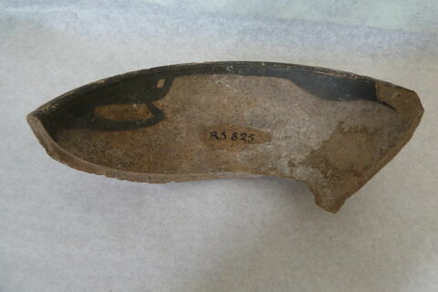 cratère ; fragment ; pied, image 2/2