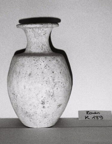 vase, image 2/3
