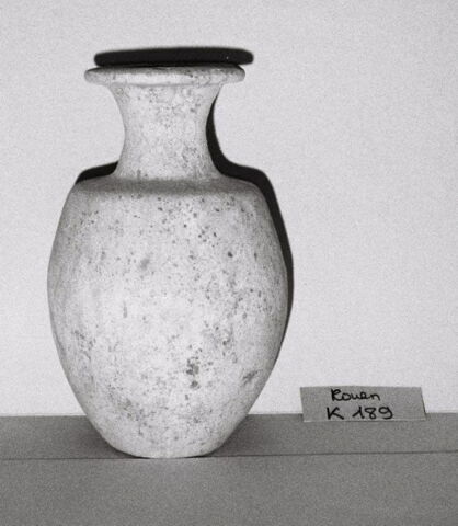 vase, image 3/3