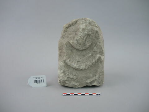 statue ; fragment