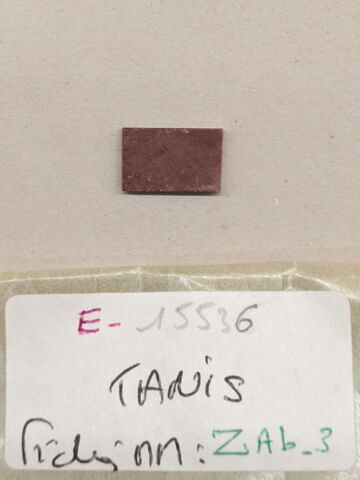 plaquette de dépôt de fondation