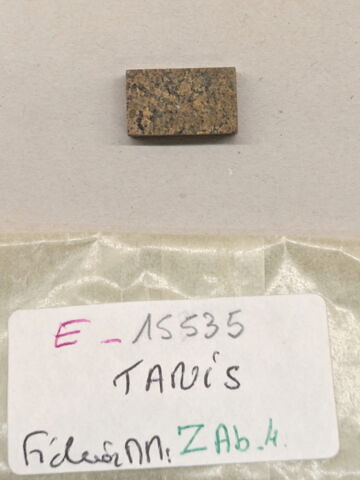 plaquette de dépôt de fondation