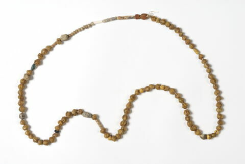collier ; perle biconique  ; perle tubulaire