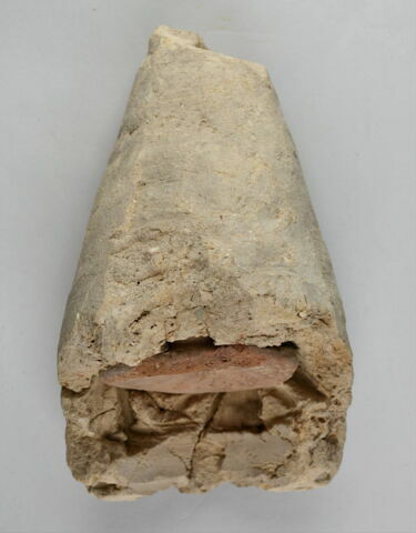bouchon de jarre conique ; empreinte de sceau