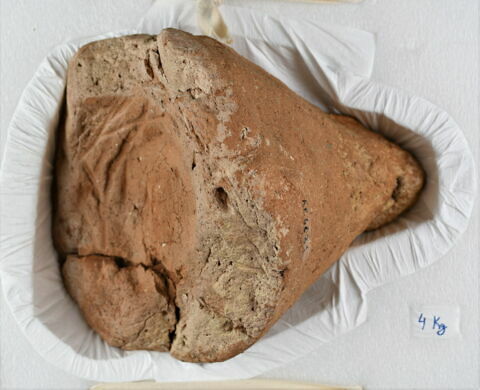 bouchon de jarre conique ; empreinte de sceau, image 2/4
