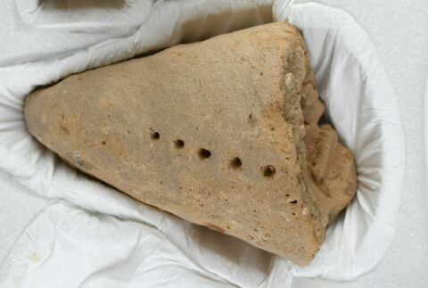 bouchon de jarre conique ; empreinte de sceau ; coupelle, image 3/9