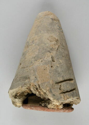 bouchon de jarre conique ; empreinte de sceau ; coupelle, image 6/9