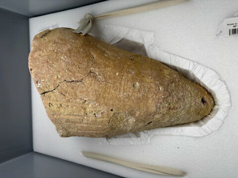 bouchon de jarre conique ; empreinte de sceau ; couvercle de vase