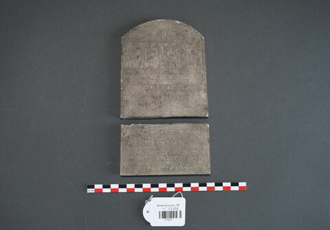 Copie miniature d'une stèle