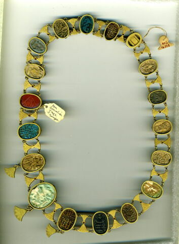 collier ; scarabée
