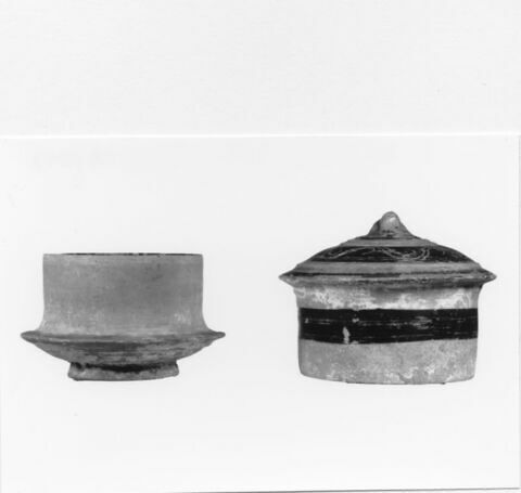 couvercle associé à une pyxis, image 3/4