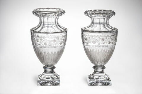 Vase ovoïde, d'une paire, image 2/2