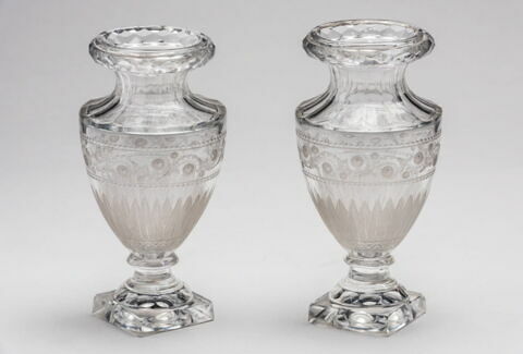 Vase ovoïde, d'une paire, image 2/2