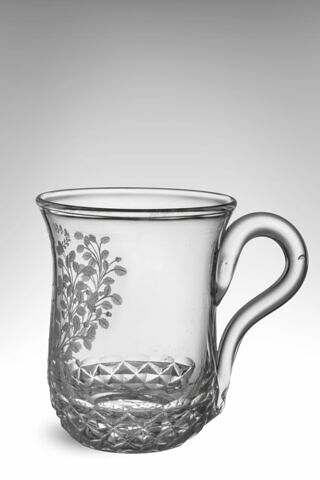 Gobelet de forme tulipe avec anse ou chope