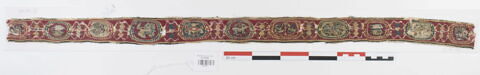 bande décorative d'habillement ; fragment