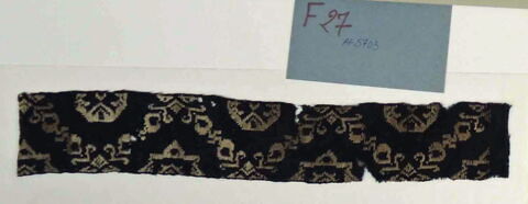 bande décorative d'habillement ; fragment, image 2/2
