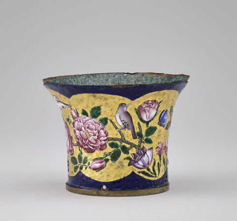 Haut de qalyan à décor de roses et de rossignols