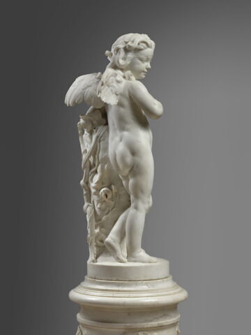 Piédestal de marbre blanc orné de guirlandes, image 11/13