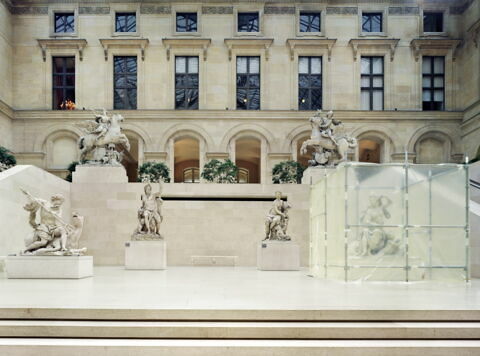 Musée du Louvre Paris II 2005 (cour Marly)