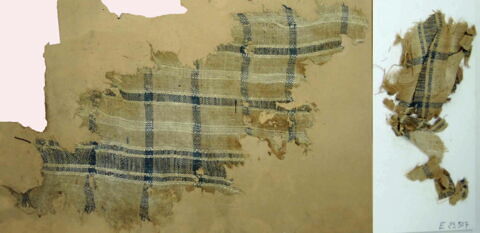 tissu ; deux fragments, image 2/2
