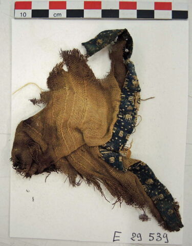manche d'habit  ; fragment, image 2/2