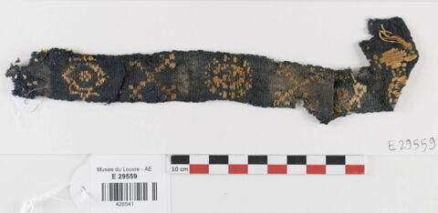 bande décorative d'habillement ; fragment
