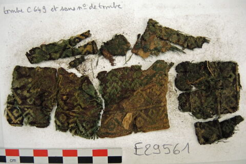 bande décorative d'habillement ; fragments, image 2/2