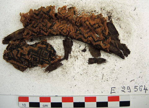 bande décorative d'habillement ; fragments, image 2/2