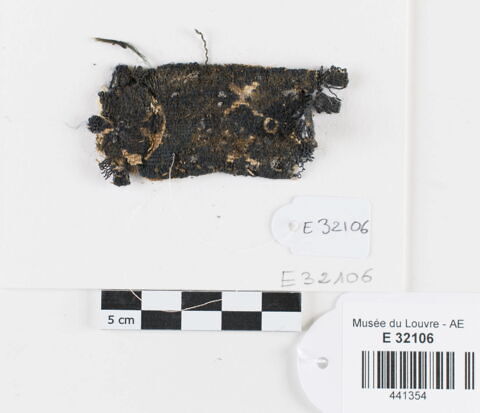 bande décorative d'habillement ; fragment