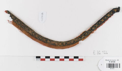 bande décorative d'habillement ; fragment