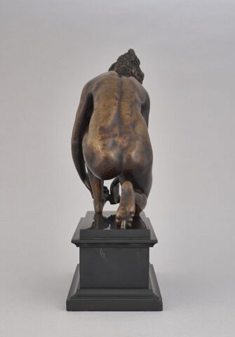 Statuette : femme à la toilette dite la Tireuse d'épine, image 5/5