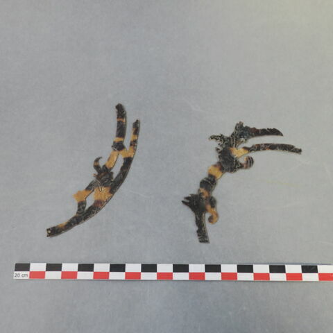 instrument de toilette ; miroir, fragment, image 2/2