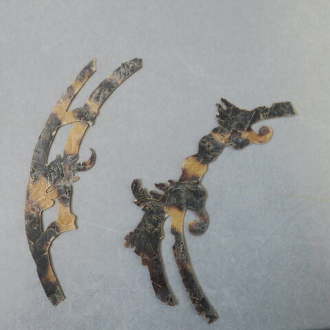 instrument de toilette ; miroir, fragment