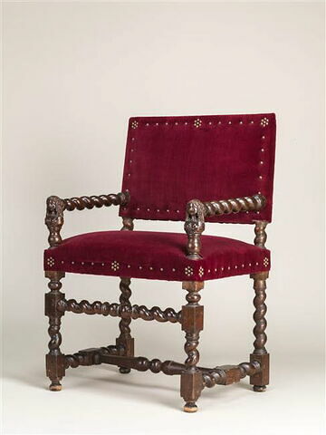 Fauteuil à décor de têtes de femmes, image 7/9