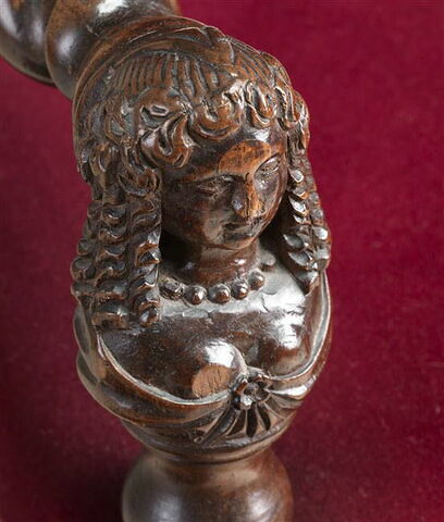 Fauteuil à décor de têtes de femmes, image 9/9